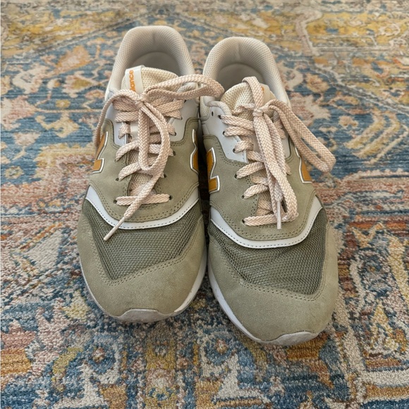 New Balance 997H - Picture 2 of 8